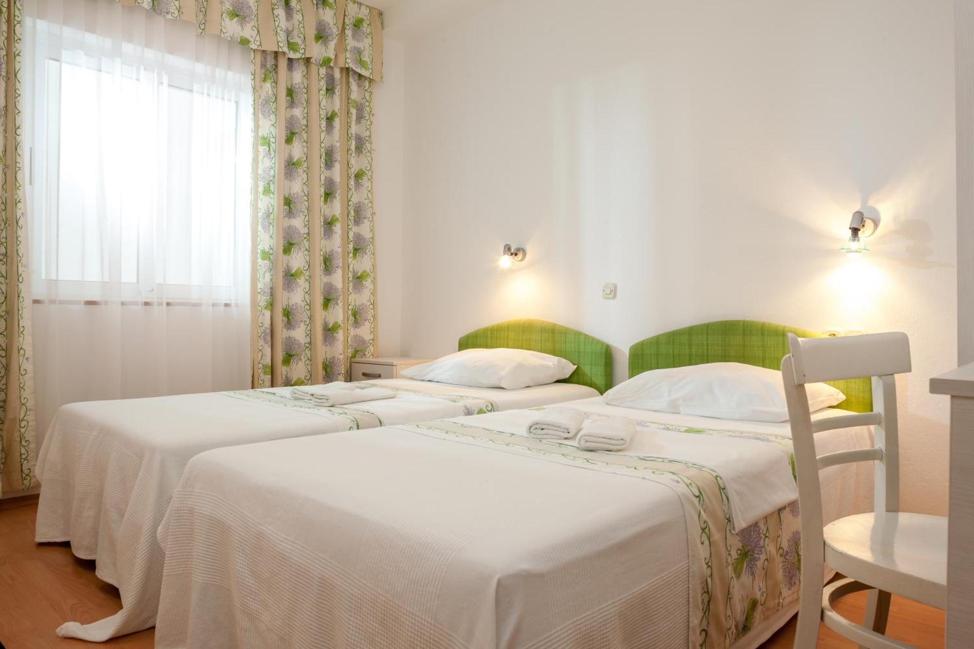 Apartments Leut 80M From The Sea Podgora Pokoj fotografie